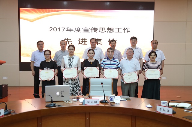 先进集体.jpg 先进集体.jpg